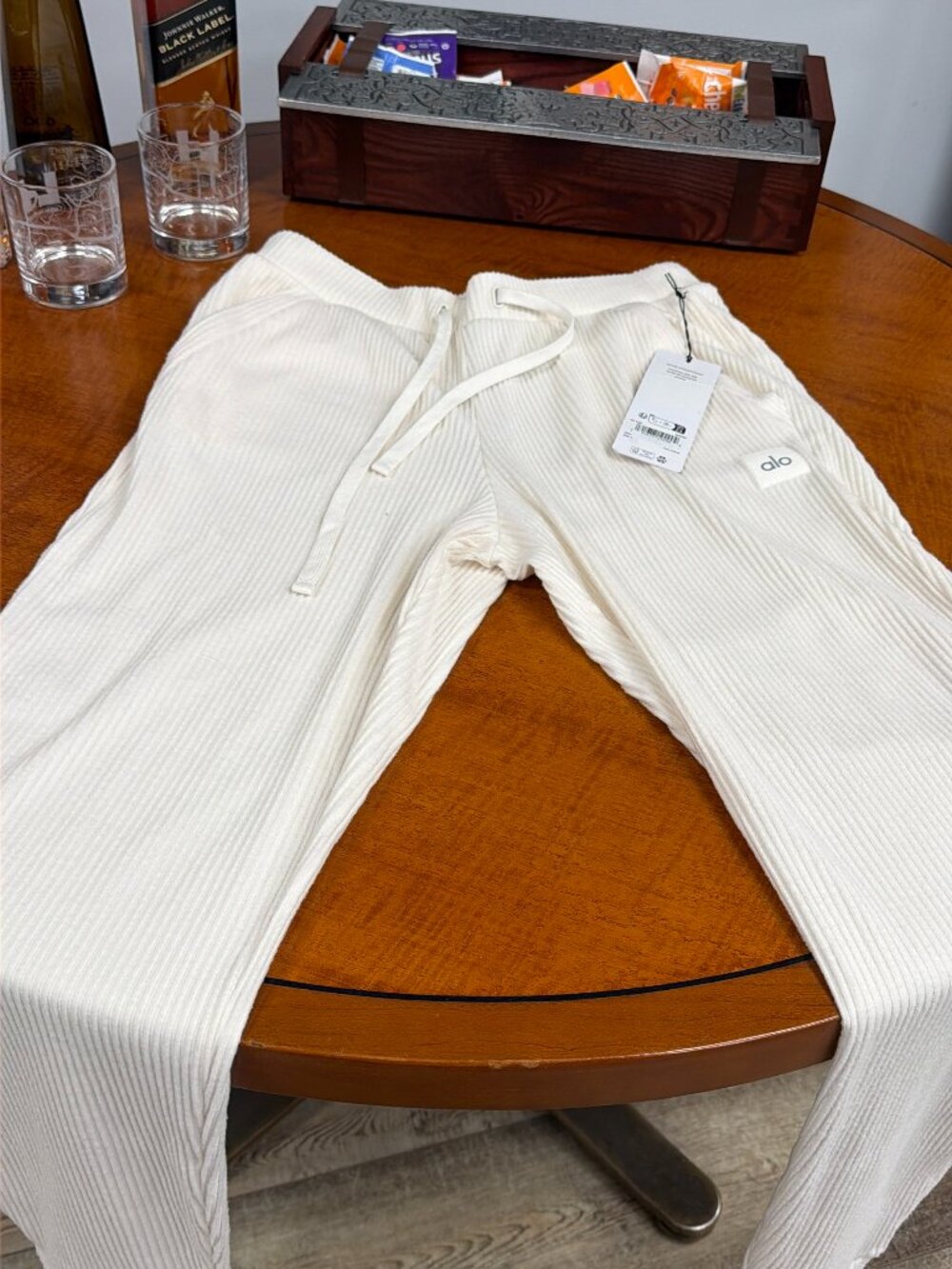 Alo Muse Sweatpants +Womans Large + ivory
